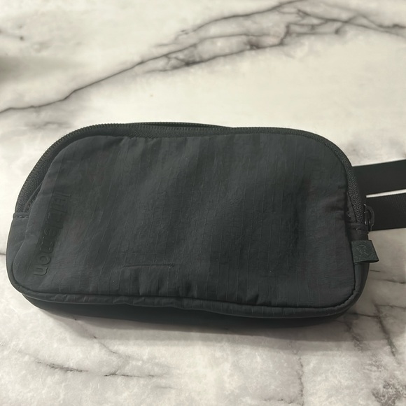 Lululemon mini belt bag - Picture 4 of 9
